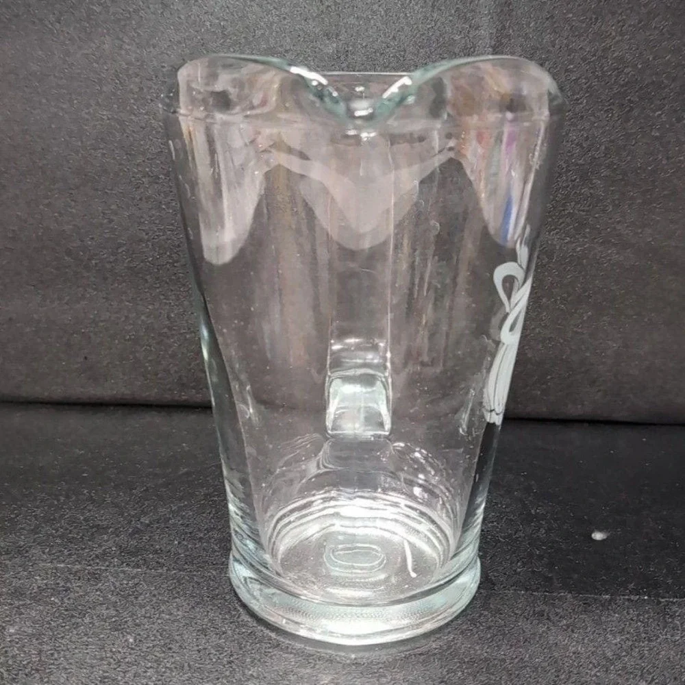 Miami Heat 64oz Beer Pitcher, NBA Licensed Glass Drink Jug,‎ Basketball Barware